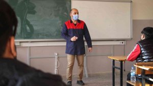 Öğrenim yıllarında dalga geçtiler, o yılmadan çalıştı hayalini kurduğu öğretmenlik mesleğini yapmaya başladı