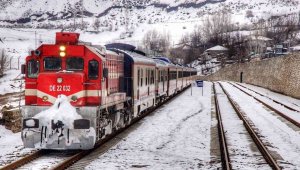 Elazığ-Tatvan arası tren yolculuğundan muhteşem kış manzaraları