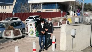 Elazığ'da çalınan otomobil, polis ekiplerince bulunarak sahibine teslim edildi