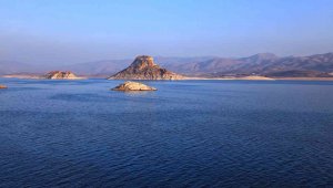 Barajın ortasındaki tarihi güzellik 'Pertek Kalesi'