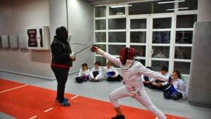 Elazığ'da eskrim antrenmanları başladı