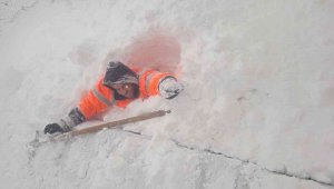 Elazığ'da kar kalınlığı insan boyuna yaklaştı