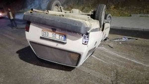 Elazığ'da otomobil takla attı: 2 yaralı