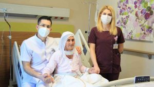 Guatr hastası iki kız kardeş, Fethi Sekin Şehir Hastanesindeki operasyonla sağlıklarına kavuştu