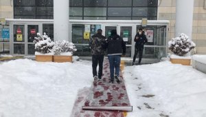 Uyuşturucu madde satarken suçüstü yakalandı