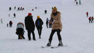 Vatandaşlar Hazarbaba Kayak Merkezine akın etti