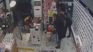 Yaşlısı soğukkanlı, genci acemi: Elazığ'daki 2 farklı hırsızlık olayı güvenlik kamerasında