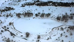 Ağın'da buz tutan tektonik Sülüklü göl, dron ile görüntülendi