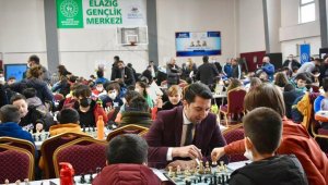 Elazığ'da 480 sporcunun katılımıyla satranç turnuvası başladı
