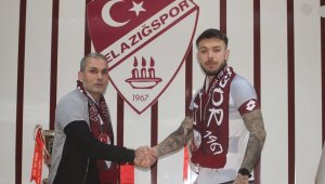 Elazığspor, yeni transferlerine imza töreni düzenledi