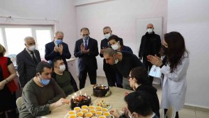 F.Ü. Rektörü Göktaş'tan özel çocuklara doğum günü sürprizi