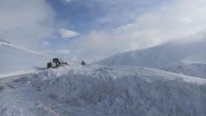 Elazığ'da kapalı 37 köy yolunun açılması için çalışmalar sürüyor