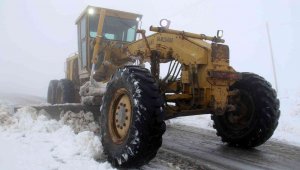 Elazığ'da kapalı 77 köy yolunu açmak için çalışmalar sürüyor