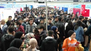 Güneydoğu Kariyer Fuarı'na binlerce öğrenci akın etti