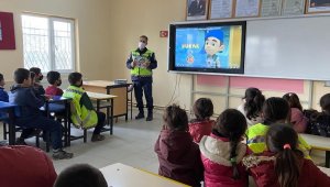 Jandarmadan çocuklara trafik eğitimi