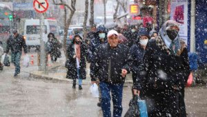 Kar, Elazığ'ı etkisi altına aldı