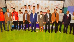 Analig Judo Yarı Finalleri Elazığ'da sürüyor