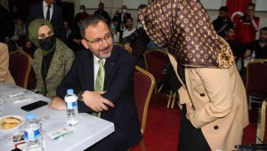 Bakan Kasapoğlu, Elazığ'da gençlerle bir araya geldi