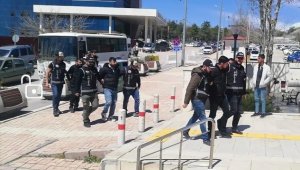 Bir daha hesap ödemeyeceklerini söyleyip havaya ateş açan 3 kişi tutuklandı