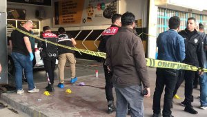 Husumetlisini silahla kafasından vurup, yanındaki kişiyi darp etti