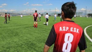 Çocuklar dostluk maçında hünerlerini sergiledi