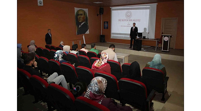 Elazığ'da ailelere 'Değerler Eğitimi' eğitimi verildi
