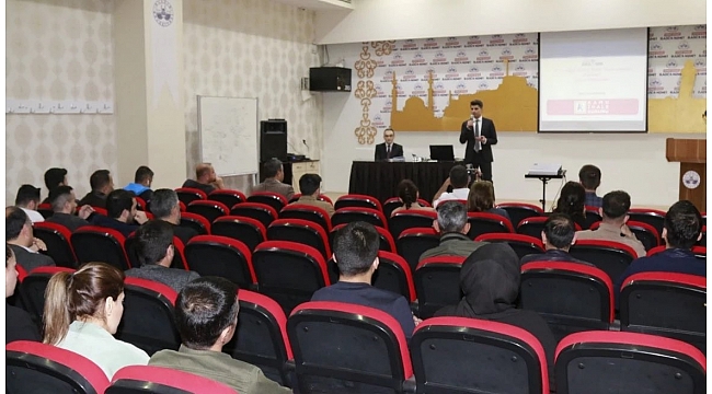 Elazığ'da belediye personeline Kamu İhale Kanunu eğitimi verildi