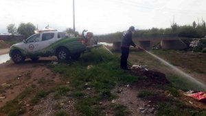 Elazığ'da ilaçlama çalışmaları bayramda da sürüyor