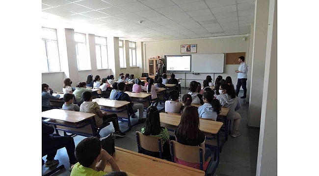 Elazığ'da polis, 160 öğrenciye eğitim verdi