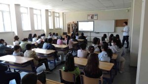 Elazığ'da polis, 160 öğrenciye eğitim verdi