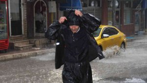 Elazığ'da sağanak yağış etkisini yeniden gösterdi