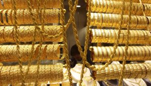 Elazığ'da sahte altın ile kuyumcunun dolandırılma anı kameralara yansıdı