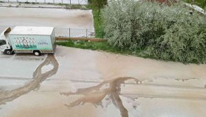 Elazığ'da yağmur ve dolu hayatı felç etti