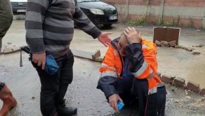 Evini su basan adam hüngür hüngür ağladı