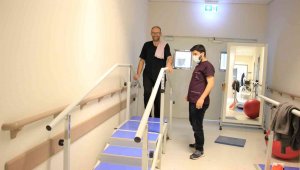 Omurgada gelişen kırık nedeniyle yürüyemiyordu, fizik tedavi ile yeniden yürümeye başladı