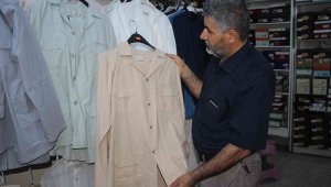 2 yıl aradan sonra işleri açıldı, hac malzemesi satan esnafın yoğunluğu başladı