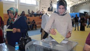 Elazığ'da bir mahalle sandık başında gitti