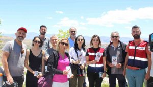 Elazığ'da jandarma ekipleri vatandaşları uyuşturucuya karşı bilgilendirdi