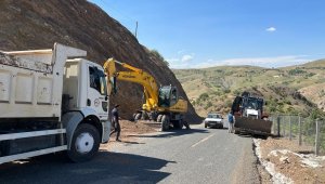 Elazığ'da yol bakım ve onarım çalışmaları sürüyor