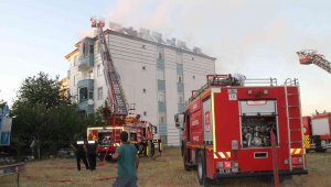 Elazığ'da çatı yangını korkuttu: 1 saatlik çalışmayla söndürüldü