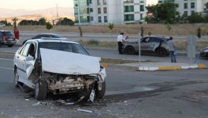 Elazığ'da trafik kazası: 3 yaralı