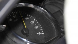 İbre 130'da takılı kaldı: Feci kazada 2 kişi yaralandı