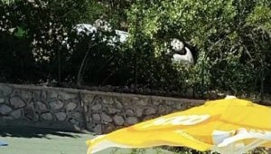 Tunceli'de otomobil bahçeye uçtu: 4 yaralı