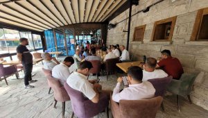 AK Parti Elazığ İl Başkanı Yıldırım Elazığsporlu yönetici ve futbolcularla Erzurum'da bir araya geldi