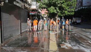 Elazığ Belediyesi kent genelinde temizlik çalışmalarını sürdürüyor