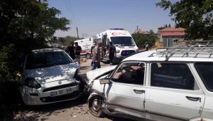 Elazığ'da iki otomobil kafa kafaya çarpıştı: 4 yaralı