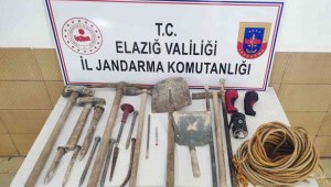 Elazığ'da kaçak kazı yapan 3 şüpheli suçüstü yakalandı