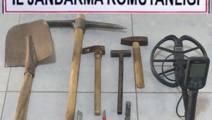 Elazığ'da kaçak kazı yapan 3 şüpheli suçüstü yakalandı