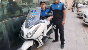 Polis ekipleri engelli ve özel çocukları sevindirdi