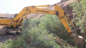 Elazığ derelerinde ıslah çalışması sürüyor